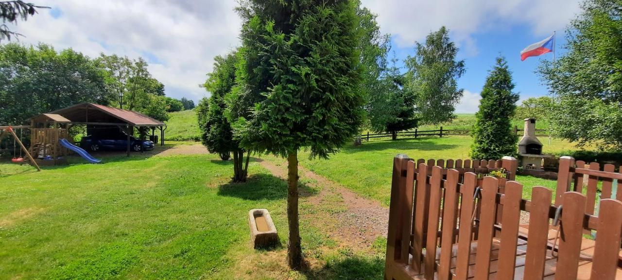 Cottage Bara Bozanov Bagian luar foto